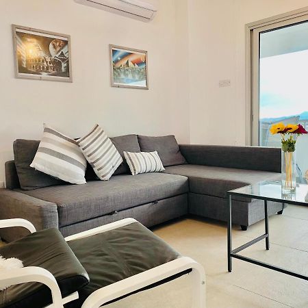 Apartmán Panoramic Seaside Getaway, 2-Br Penthouse Larnaca Exteriér fotografie