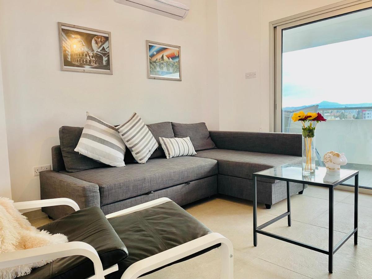 Apartmán Panoramic Seaside Getaway, 2-Br Penthouse Larnaca Exteriér fotografie